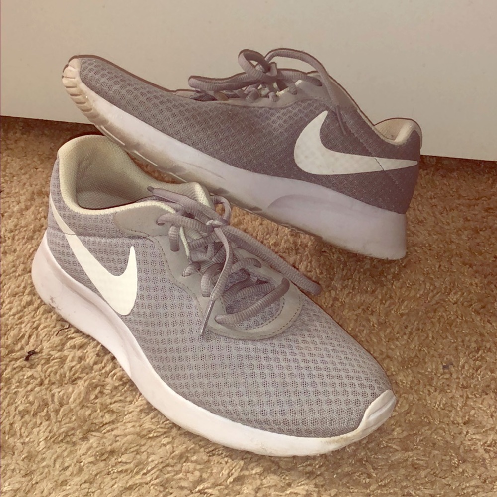 Nike grey tennis shoes